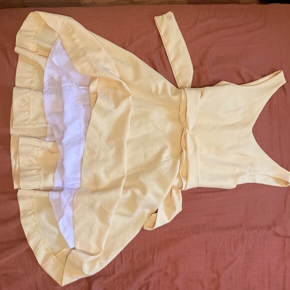 Yellow dress - Picture 2 of 8
